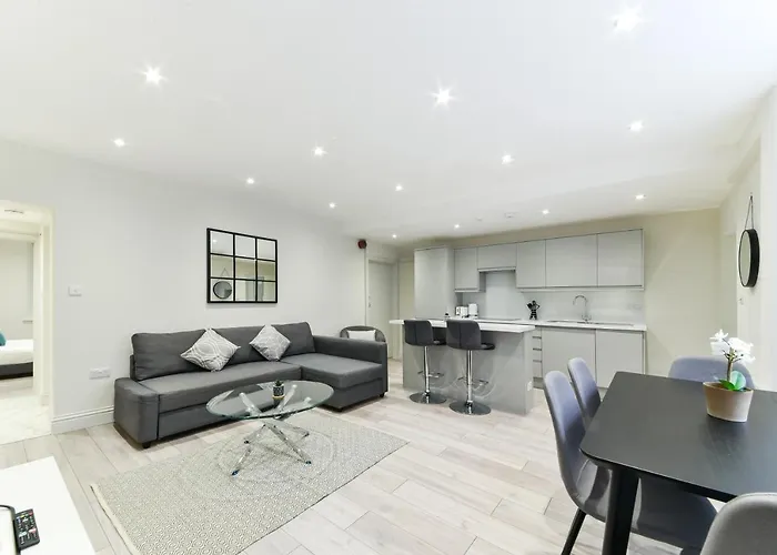 Chic Apartment By Hyde Park