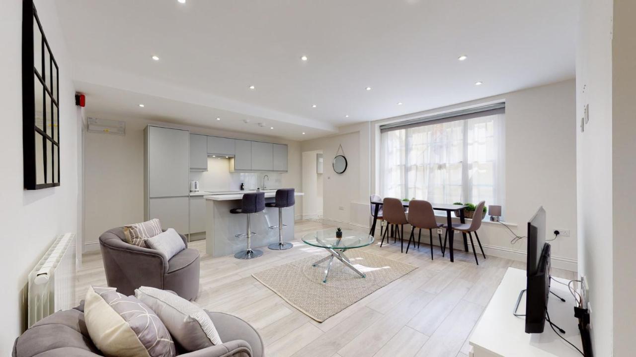 Chic By Hyde Park Apartment